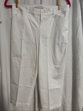 Gloria Vanderbilt Crisp White Capri Pants